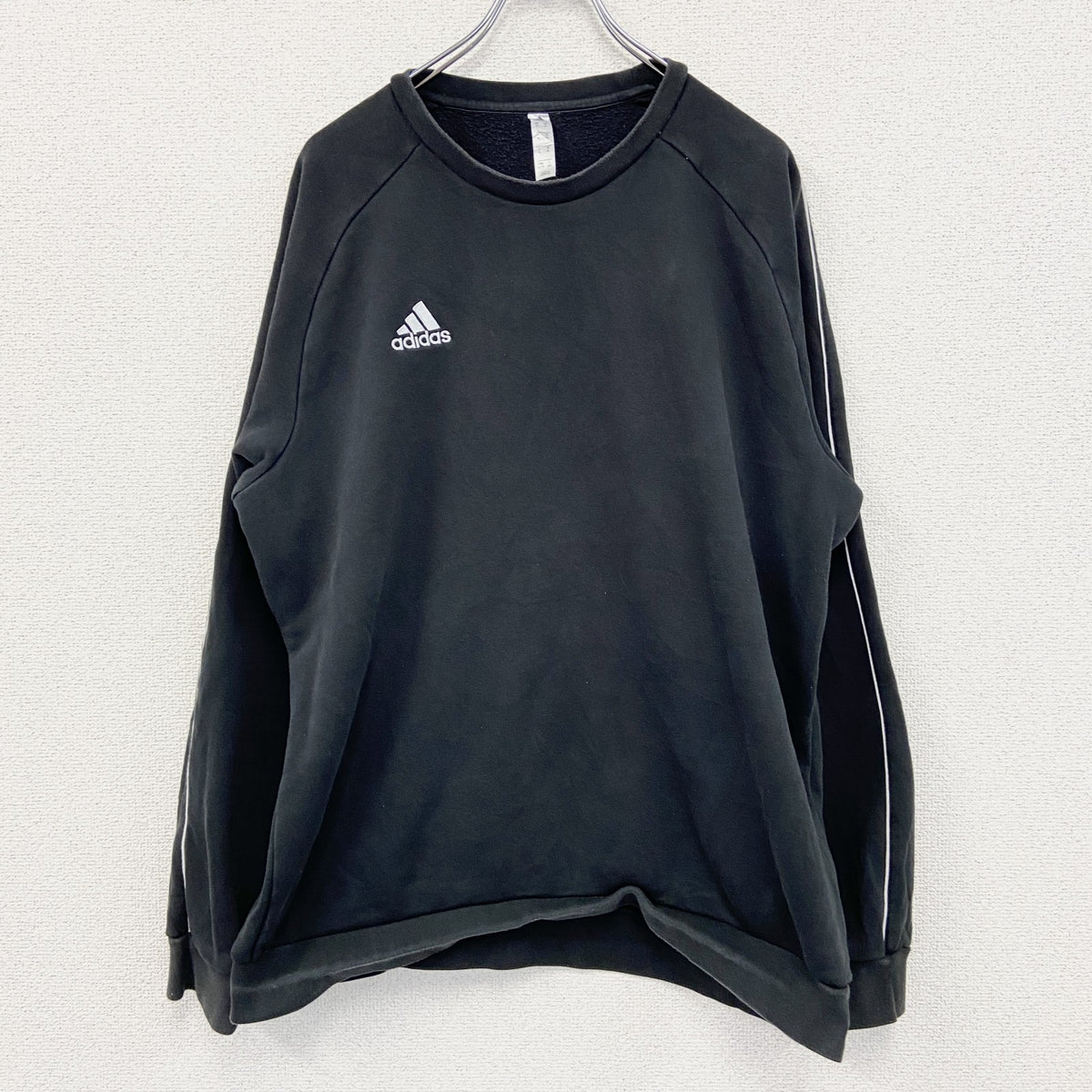 adidas　アディダス　スウェット/トレーナー　ラグランスリーブ　パフォーマンスロゴ　刺繍ロゴ　黒　ブラック　XLサイズ　古着