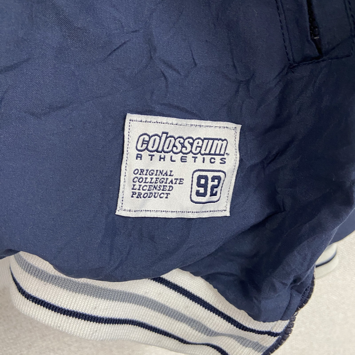 colosseum　プルオーバージャケット　Vネック　刺繍ロゴ　ワッペン　紺　ネイビー　XLサイズ　古着