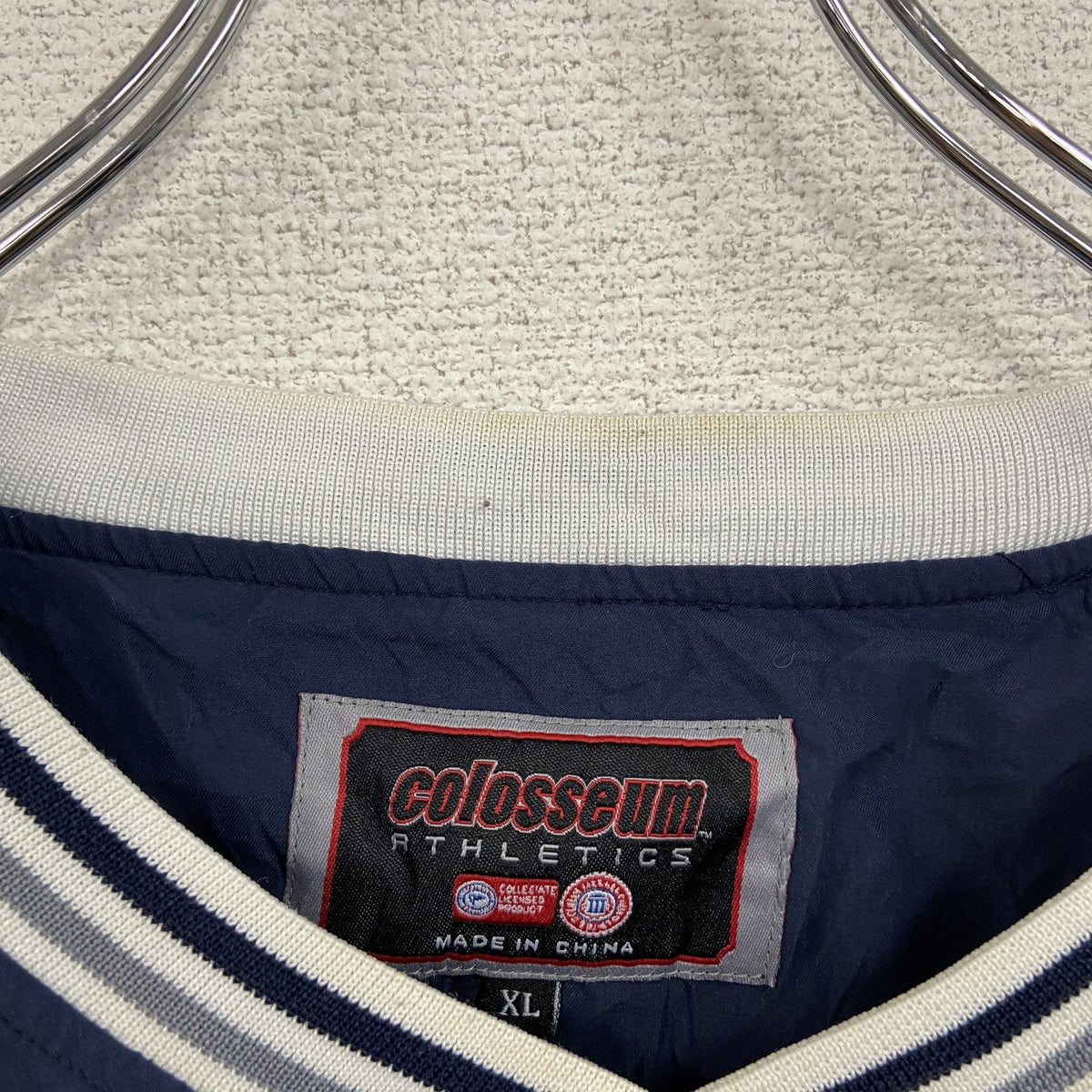 colosseum　プルオーバージャケット　Vネック　刺繍ロゴ　ワッペン　紺　ネイビー　XLサイズ　古着