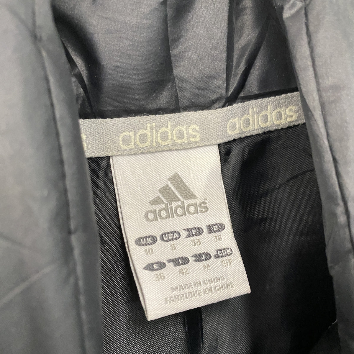 adidas　アディダス　中綿ベスト　黒　ブラック　Mサイズ　古着