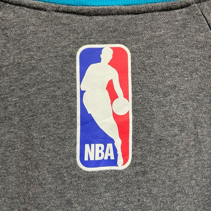 古着 used　adidas　長袖プリントスウェット　トレーナー　NBA　シャーロットホーネッツ　バスケ　グレー　XLサイズ