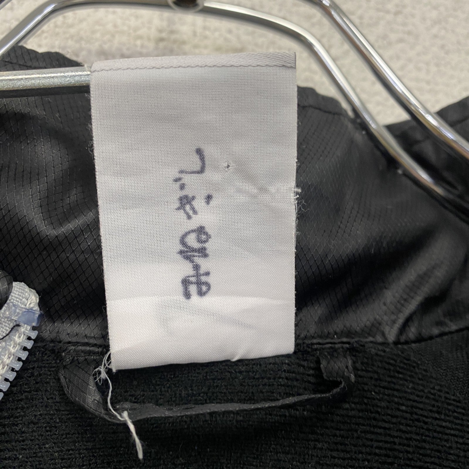NIKE　ナイキ　トラックジャケット/ジャージパーカー　スウッシュ　黒　ブラック　Lサイズ　古着