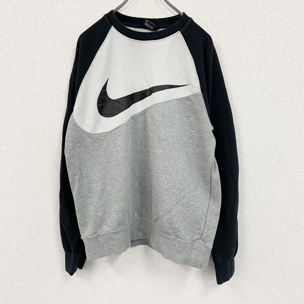 古着 used　NIKE　ナイキ　スウェット/トレーナー　スウッシュロゴ　トライカラー　黒　ブラック　白　ホワイト　グレー　灰色　Mサイズ