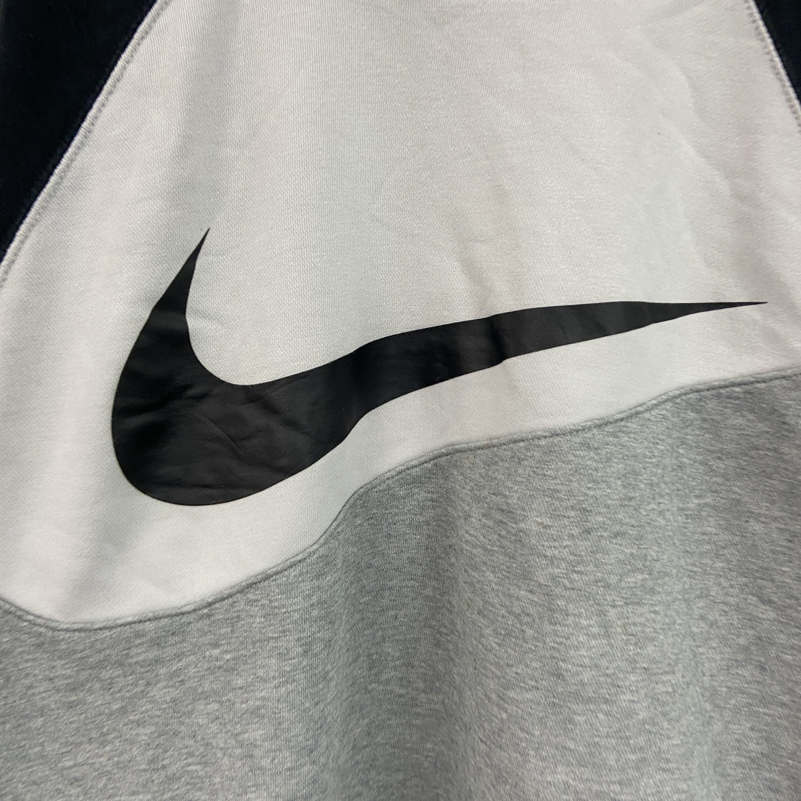 古着 used　NIKE　ナイキ　スウェット/トレーナー　スウッシュロゴ　トライカラー　黒　ブラック　白　ホワイト　グレー　灰色　Mサイズ