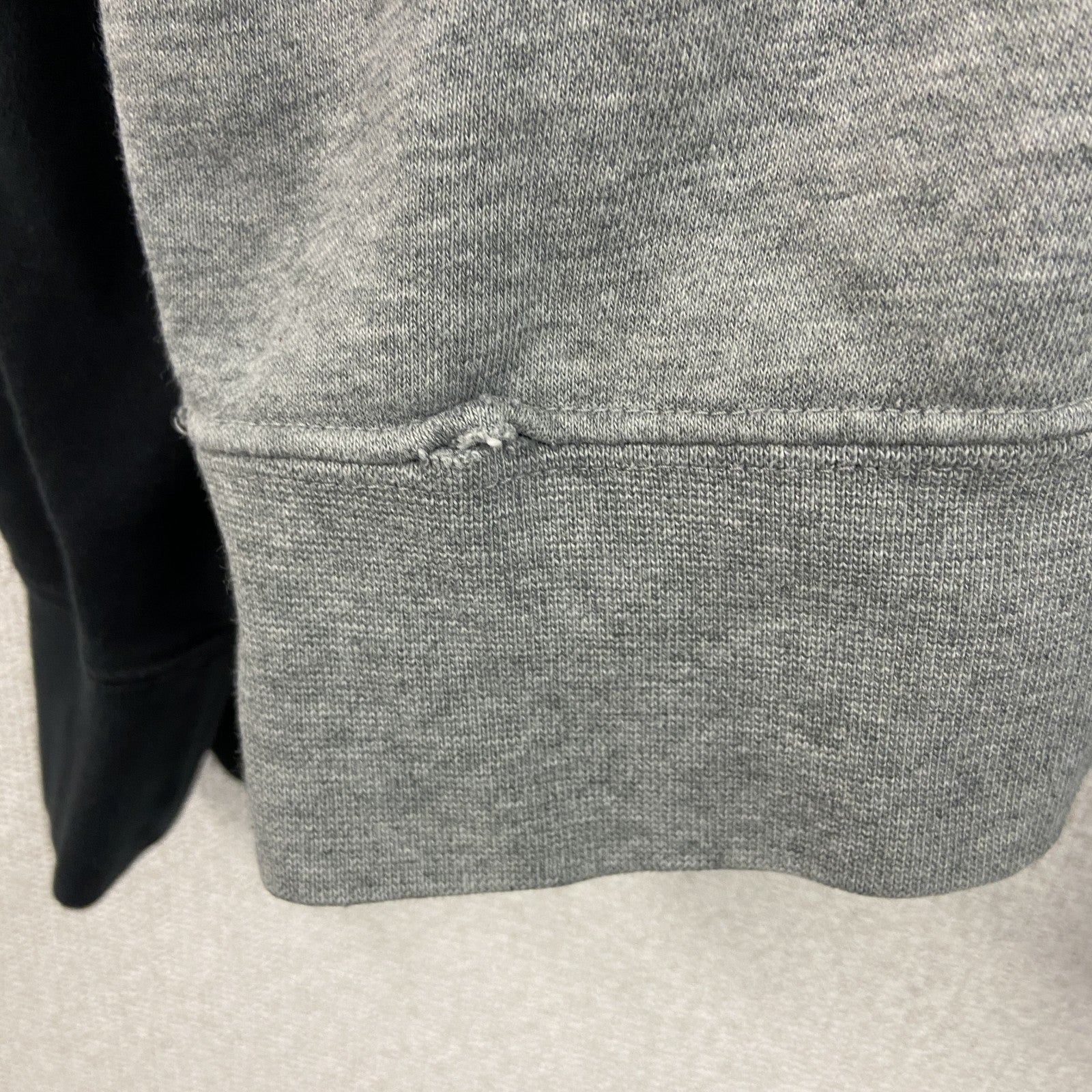 古着 used　NIKE　ナイキ　スウェット/トレーナー　スウッシュロゴ　トライカラー　黒　ブラック　白　ホワイト　グレー　灰色　Mサイズ