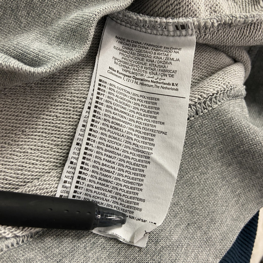 古着 used　NIKE　ナイキ　スウェット/トレーナー　スウッシュロゴ　トライカラー　黒　ブラック　白　ホワイト　グレー　灰色　Mサイズ