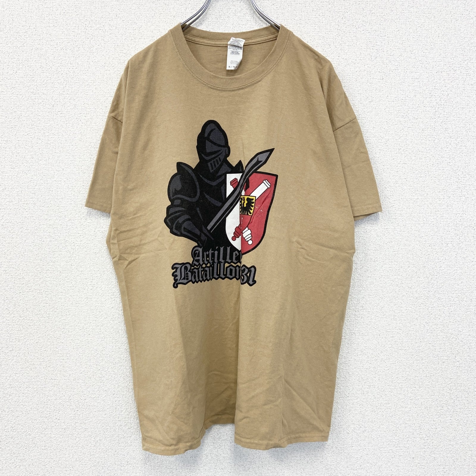 GILDAN　ギルダン　半袖プリントTシャツ　ブラックレター　鎧　騎士道　英字プリント　両面プリント　ベージュ　XLサイズ　古着