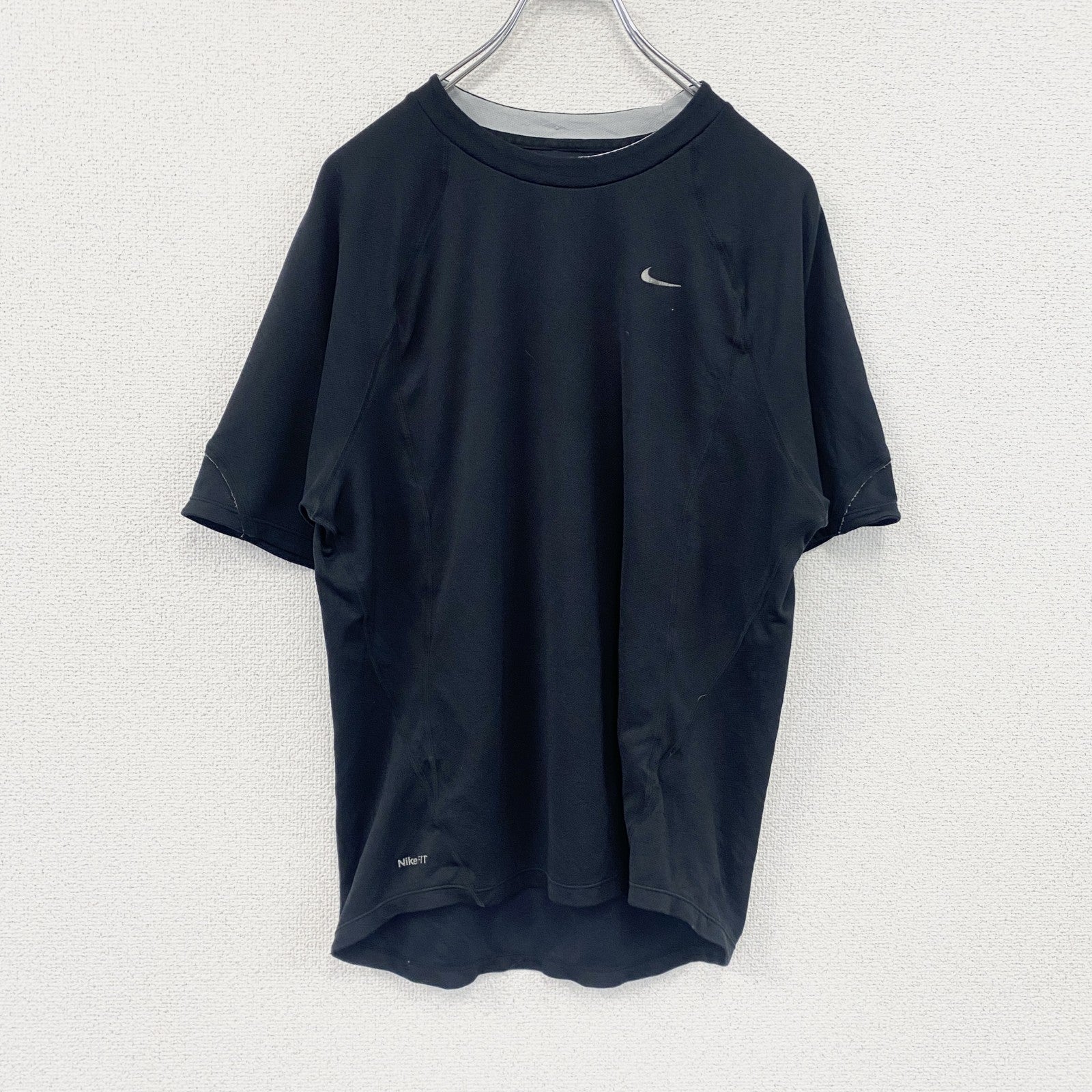 NIKE　ナイキ　半袖Tシャツ　スウッシュ　ラグランスリーブ　ワンポイント　黒　ブラック　Mサイズ　古着