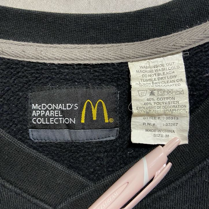 古着 used　McDONALD'S　長袖ワンポイントロゴ刺繡スウェット　トレーナー　Vネック　マクドナルド　ブラック　Mサイズ