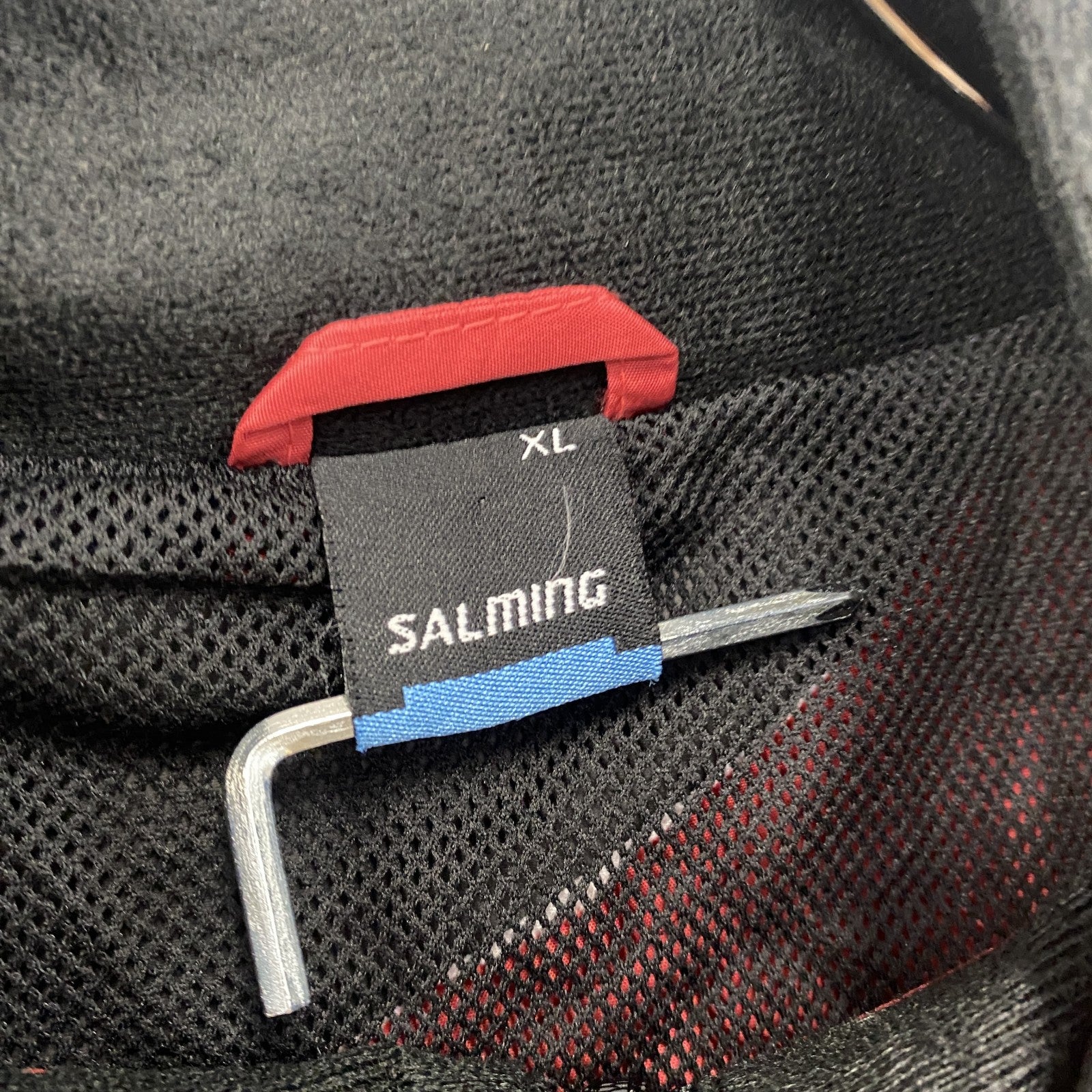 SALMING　フルジップジャケット　ワッペン　赤　レッド　黒　ブラック　XLサイズ　古着