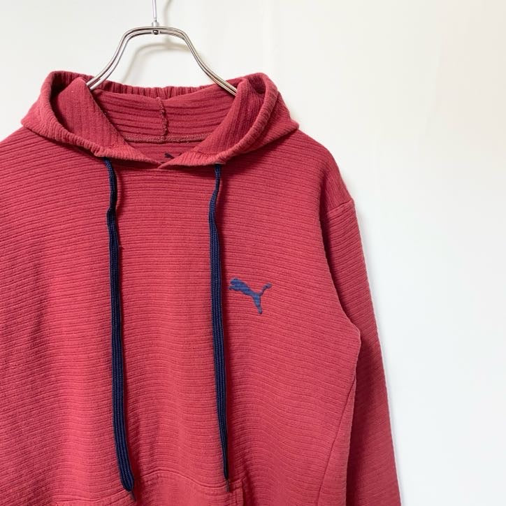 puma プーマ　長袖ワンポイントロゴ刺繍　フード付きスウェット　赤　レッド　ワインレッド　秋冬服　古着