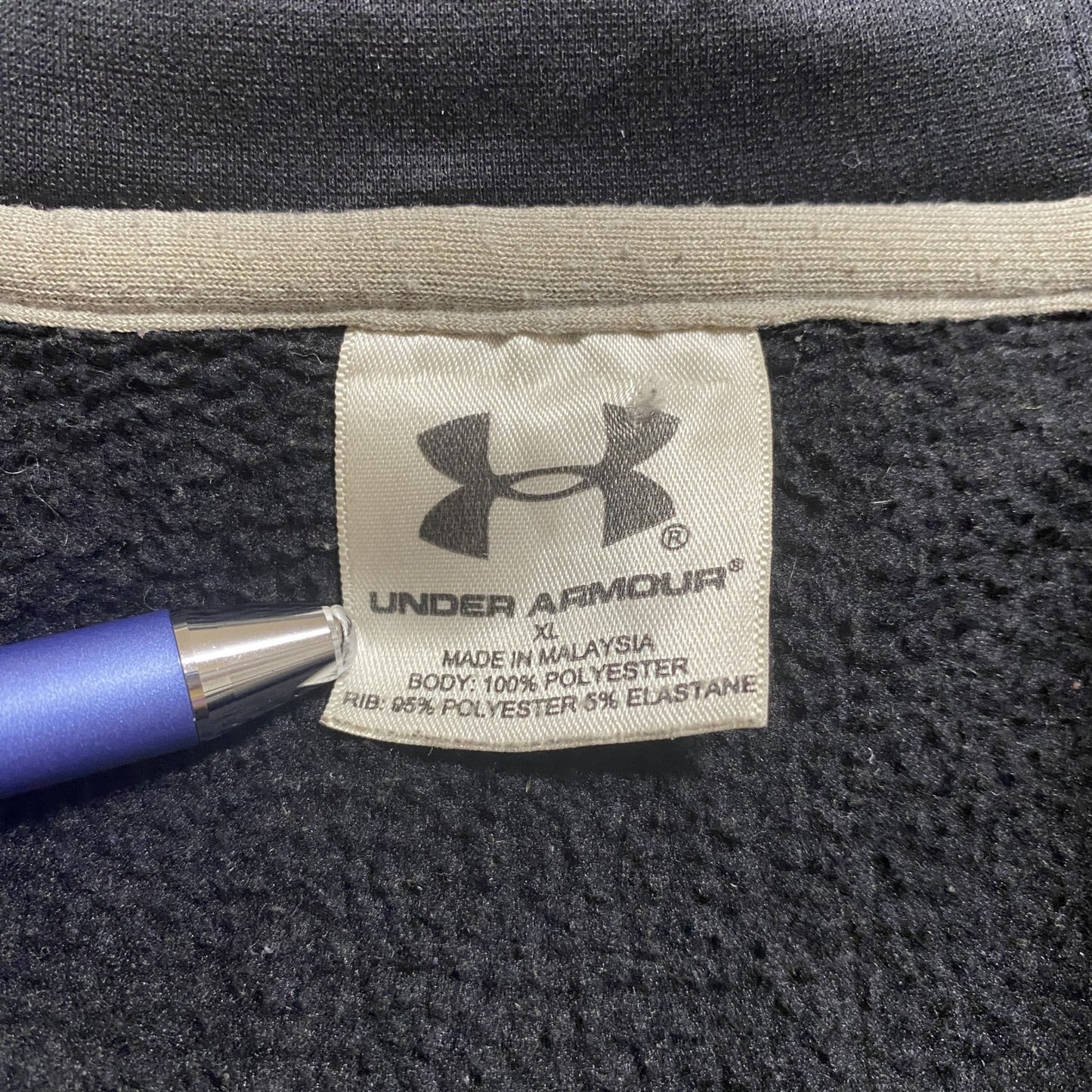 古着 used　UNDERARMOUR　アンダーアーマー　長袖トラックジャケット　ジャージ　ワンポイント刺繍　ブラック　XLサイズ