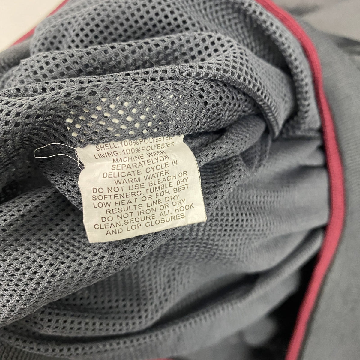 COLOSSEUM ATHLETICS　プルオーバージャケット　Vネック　カレッジロゴ　ワッペン　灰色　グレー　XLサイズ　古着