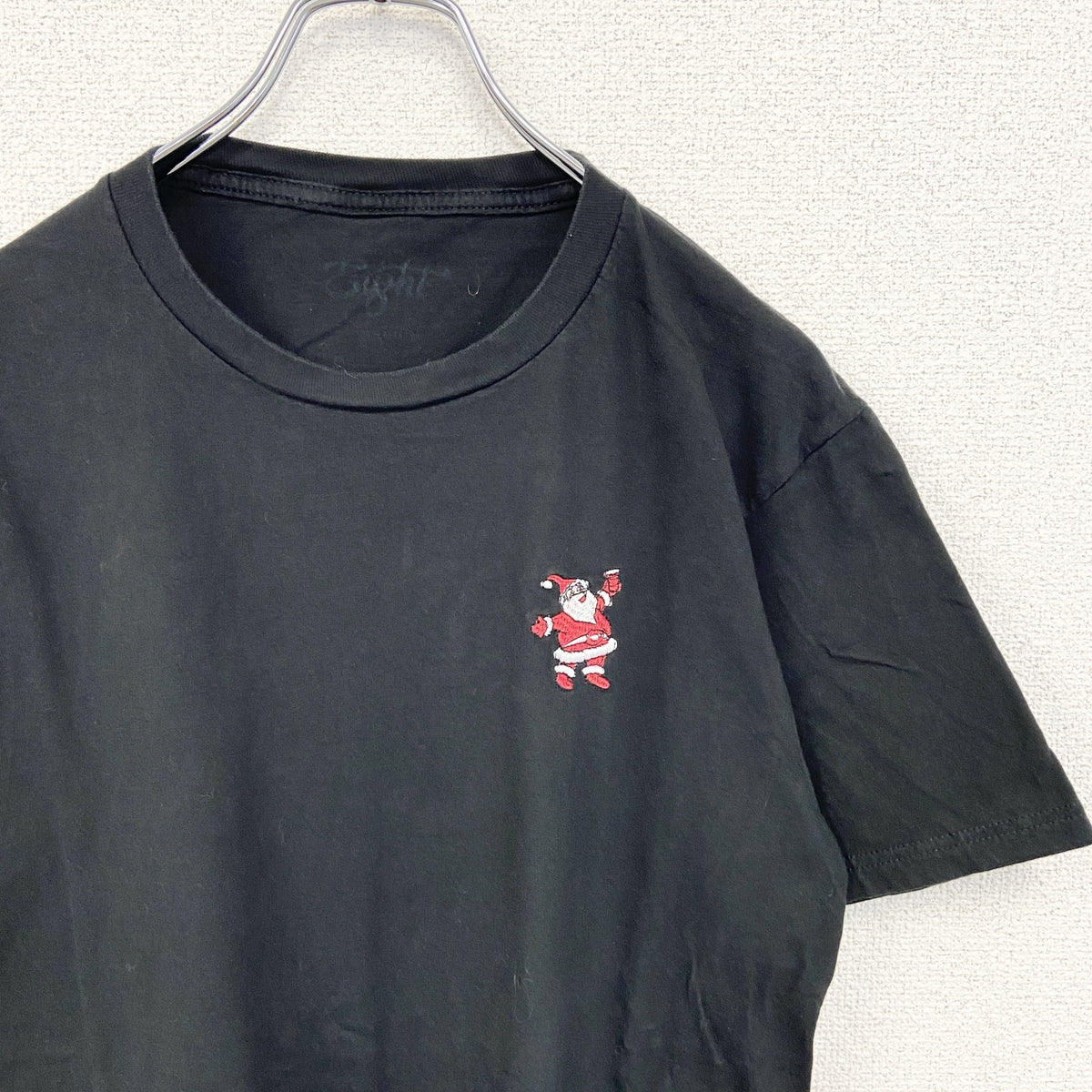 Eight　半袖ワンポイント刺繍Tシャツ　サンタクロース　シンプルデザイン　黒　ブラック　クルーネック　　古着