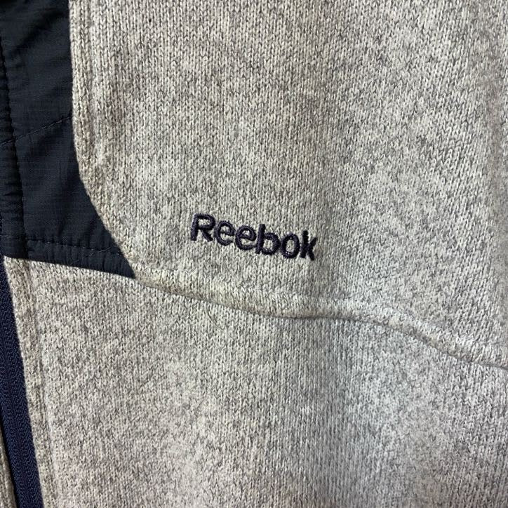 古着 used　Reebok リーボック　長袖フルジップスウェット　裏フリースパーカー　ワンポイントロゴ刺繍　Lサイズ
