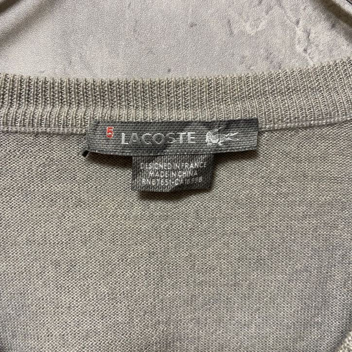 LACOSTE　ラコステ　長袖Vネックセーター　ニット　アーガイル柄　ワンポイントロゴ刺繍　グレー　灰色　Mサイズ　古着