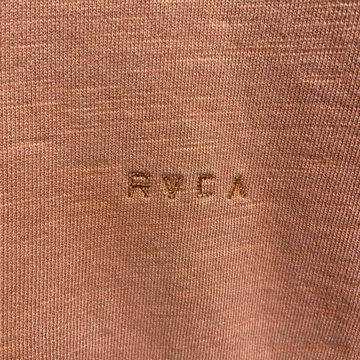 古着 used　RVCA　ルーカ　長袖ワンポイントロゴ刺繍スウェット　トレーナー　クルーネック　オレンジ　秋冬服　Lサイズ