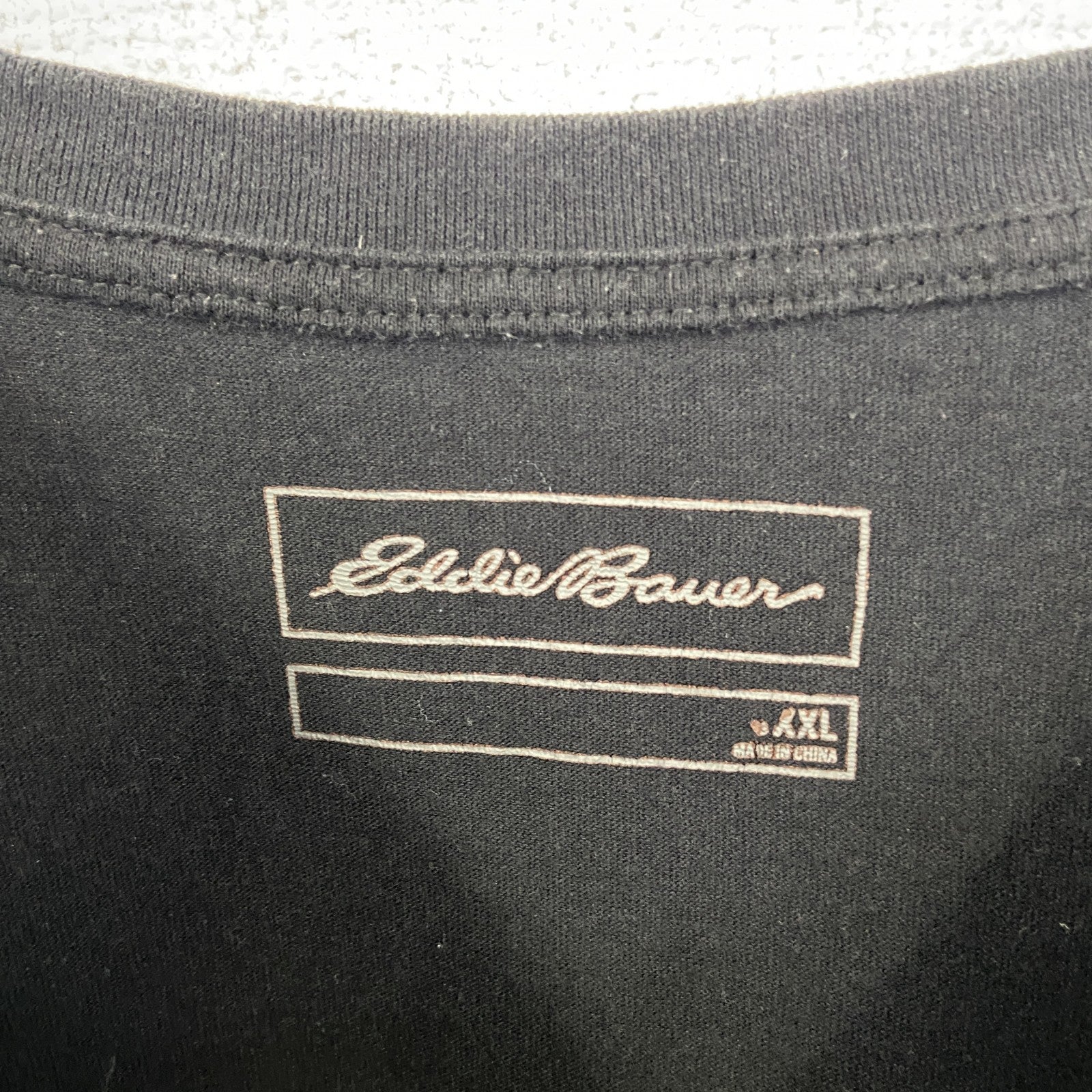 Eddie Bauer　半袖ビッグプリントTシャツ　ワンポイント　クルーネック　カジュアルデザイン　黒　ブラック　Lサイズ　古着
