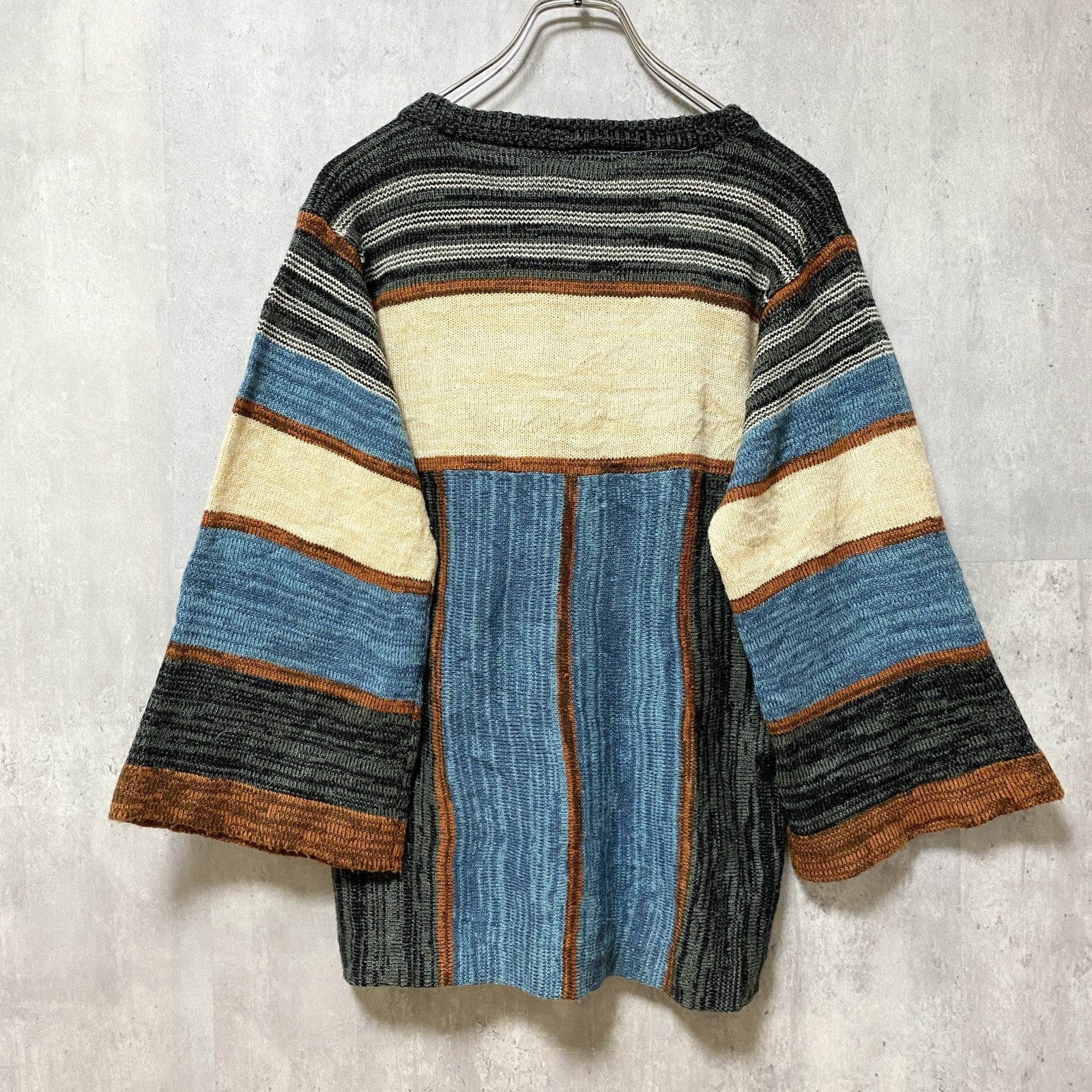 ～90s　ヴィンテージ　長袖Vネックニット　セーター　総柄　マルチカラー　秋冬服　レトロデザイン　Sサイズ　古着