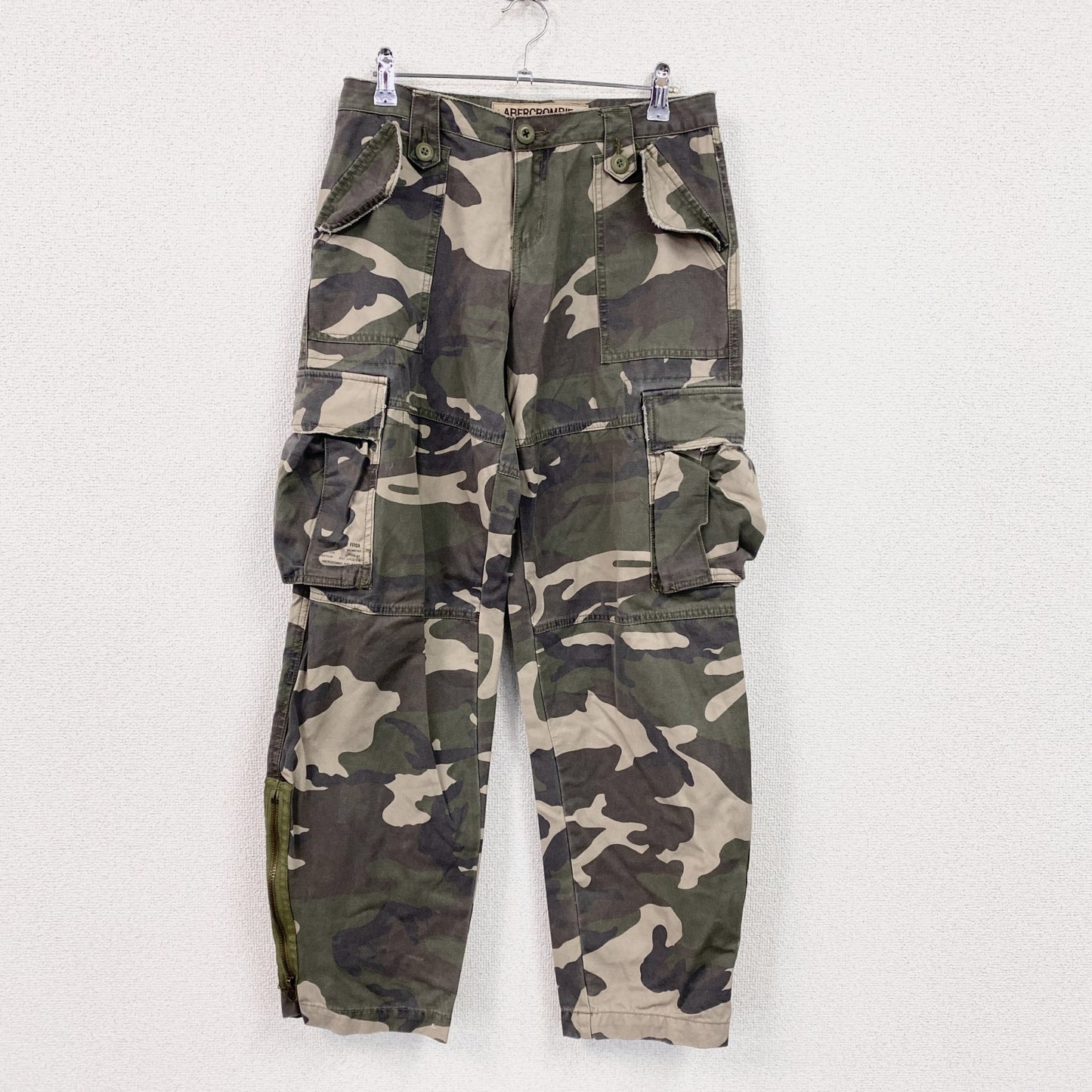 Abercrombie＆Fitch　アバクロ　カーゴパンツ　迷彩　カモフラ柄　カーキ　2サイズ