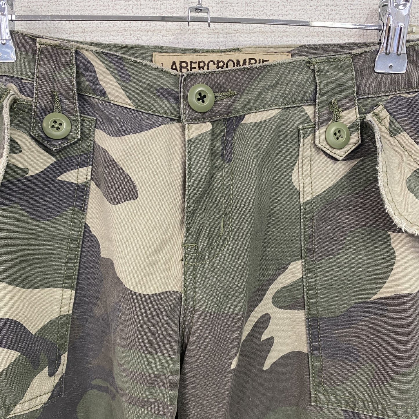 Abercrombie＆Fitch　アバクロ　カーゴパンツ　迷彩　カモフラ柄　カーキ　2サイズ