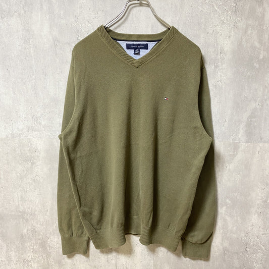 古着　used　TOMMY HILFIGER トミーヒルフィガー　長袖Vネックニット　セーター　カーキ　ワンポイントロゴ　Lサイズ