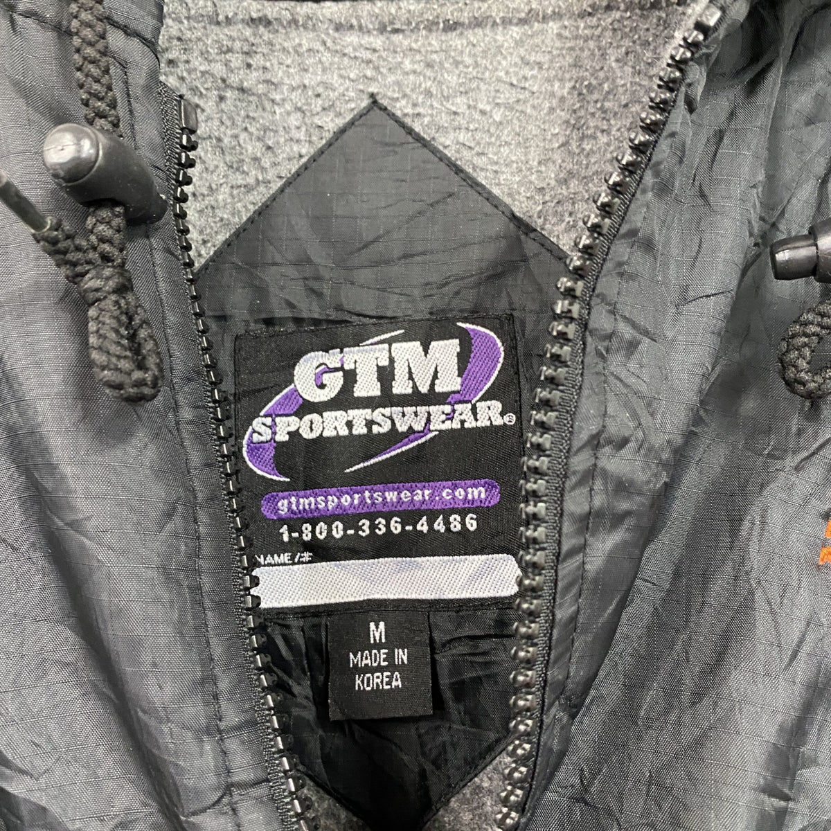 ～90s　GTM SPORTSWEAR　フルジップナイロンジャケット　刺繍ロゴ　アーチプリント　ワンポイント　黒　ブラック　Mサイズ　　ヴィンテージ　古着