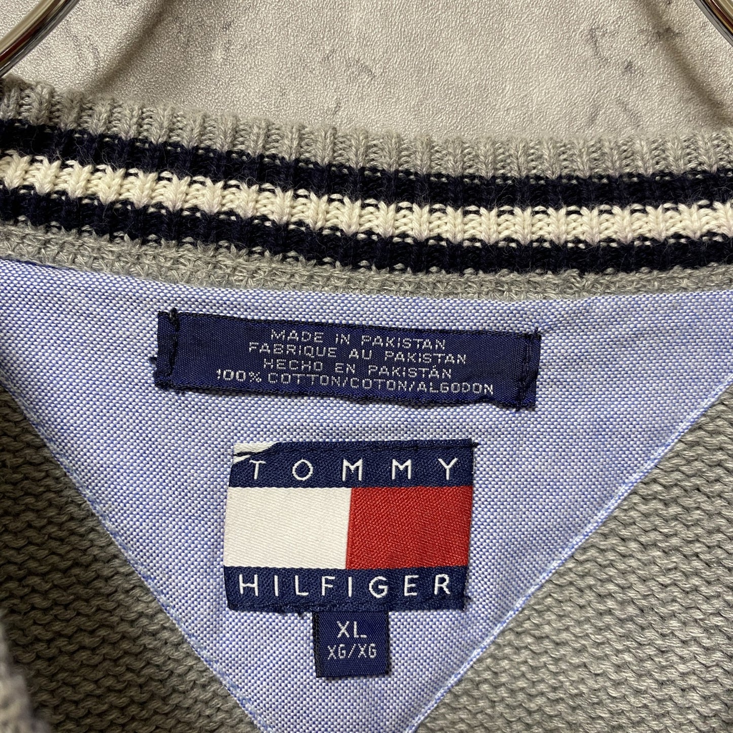 古着 used　TOMMY HILFIGER トミーヒルフィガー　長袖ニット　セーター　ワンポイントロゴ刺繍　グレー　XLサイズ