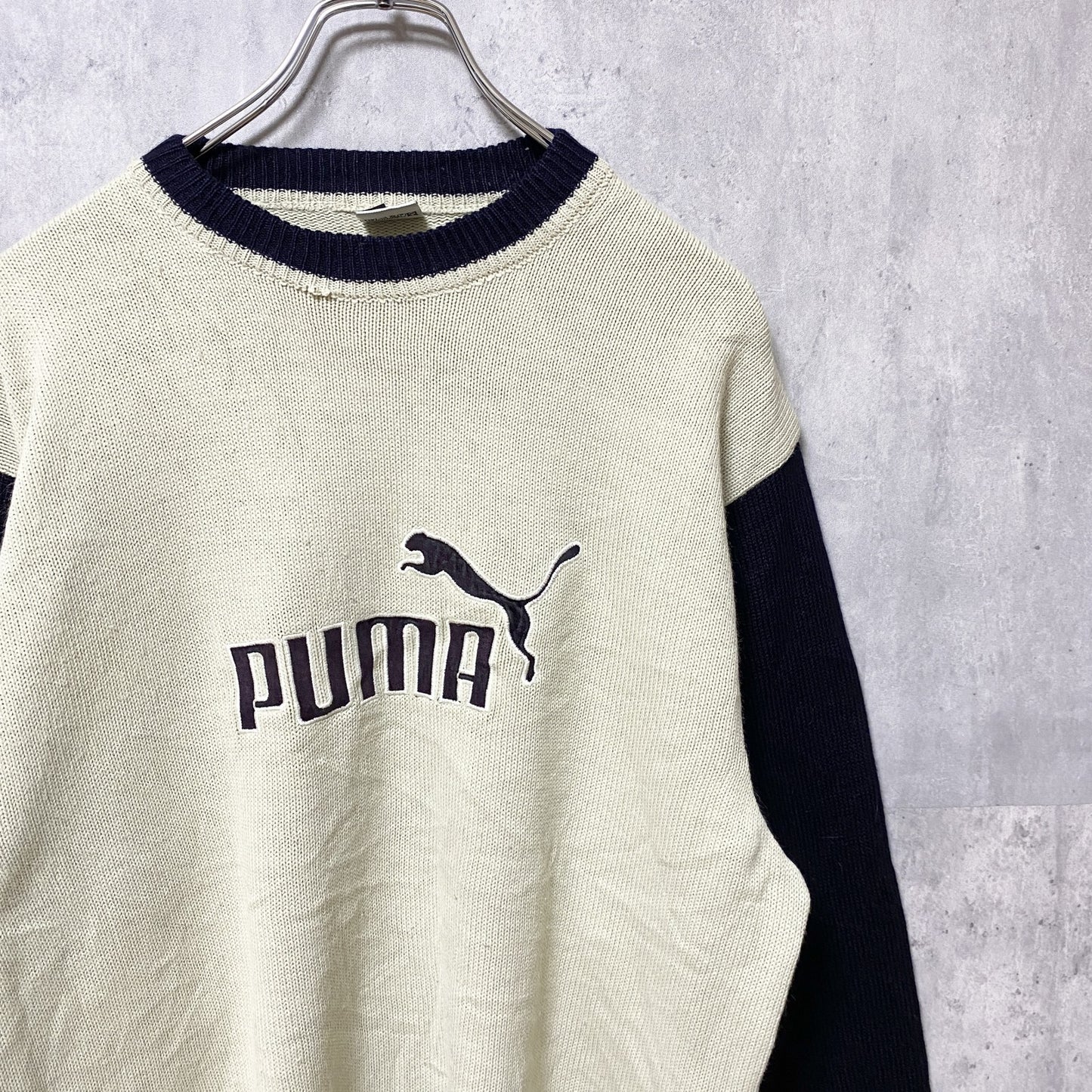 古着 used　puma プーマ　長袖ニット　セーター　ロゴ刺繍　白　濃紺　クルーネック　秋冬服　ラグラン　Mサイズ