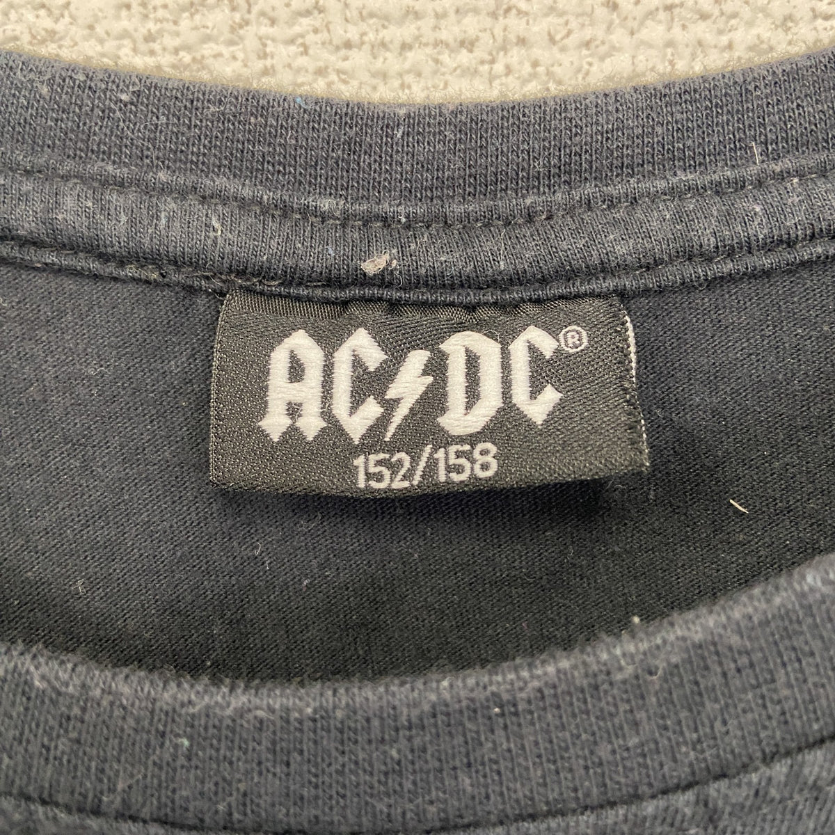 AC/DC　半袖オリジナルバンドプリントTシャツ　カジュアルデザイン　クルーネック　黒　ブラック　レトロ　Sサイズ　古着