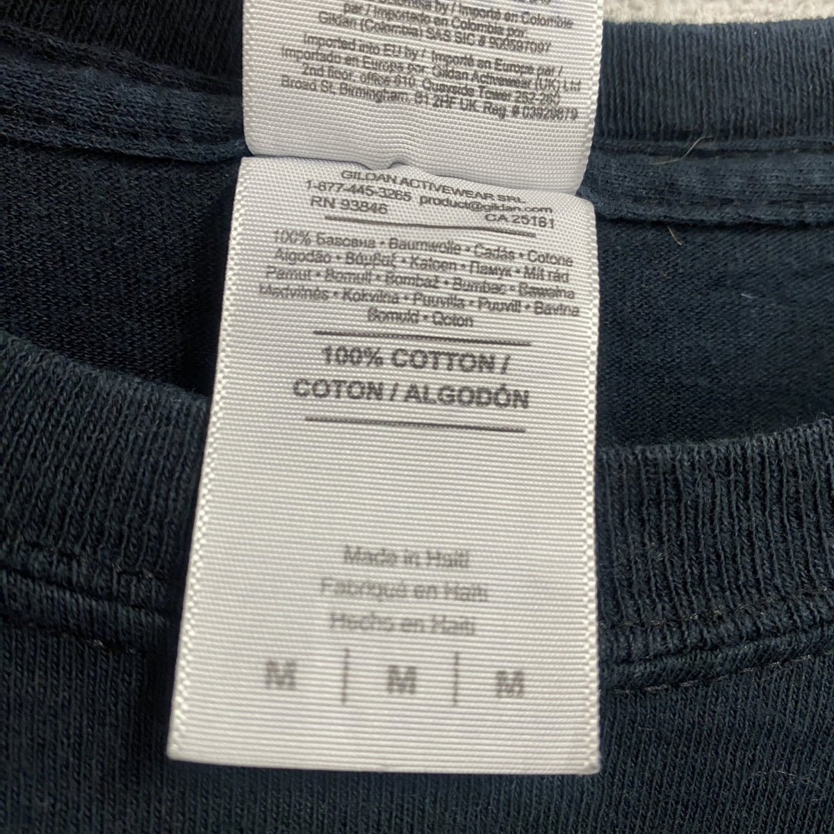 GILDAN　ギルダン　カイリーアービング　半袖プリントTシャツ　黒　ブラック　Mサイズ　古着