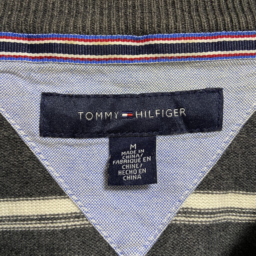 TOMMYHILFIGER　トミーヒルフィガー　長袖ボーダー柄ニット　セーター　Vネック　ワンポイント刺繍　グレー　灰色　古着