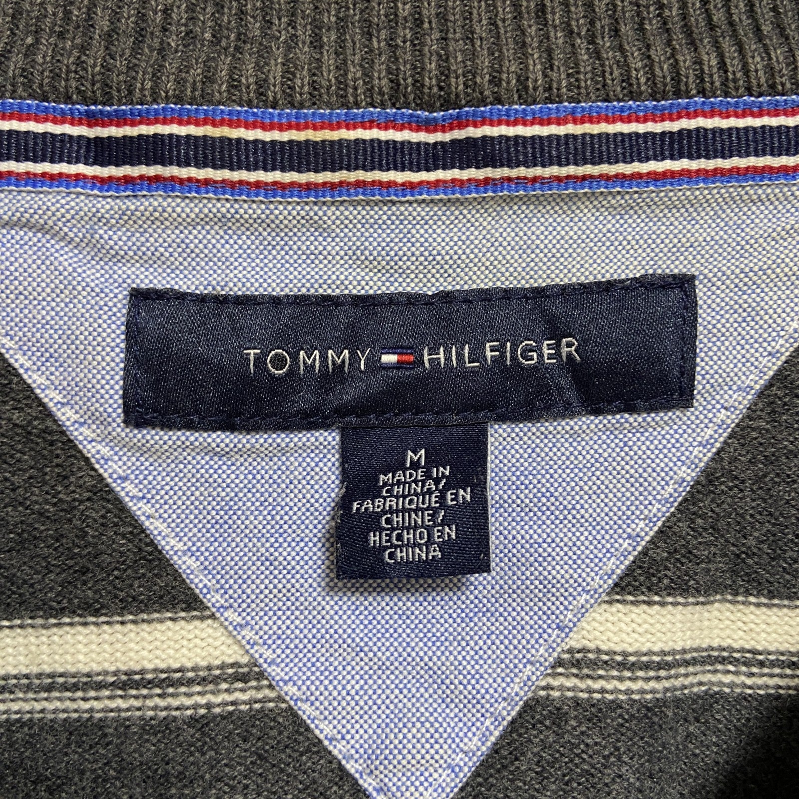 TOMMYHILFIGER　トミーヒルフィガー　長袖ボーダー柄ニット　セーター　Vネック　ワンポイント刺繍　グレー　灰色　古着