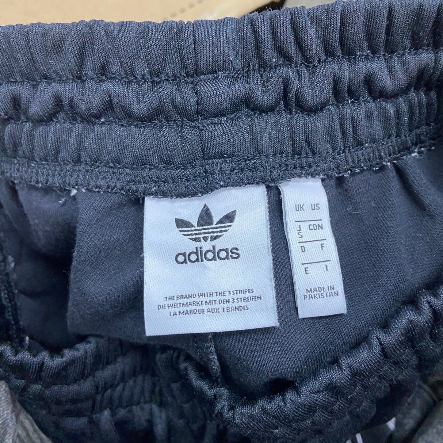 adidas　アディダス　トラックパンツ　ジャージパンツ　黒　ブラック　Sサイズ