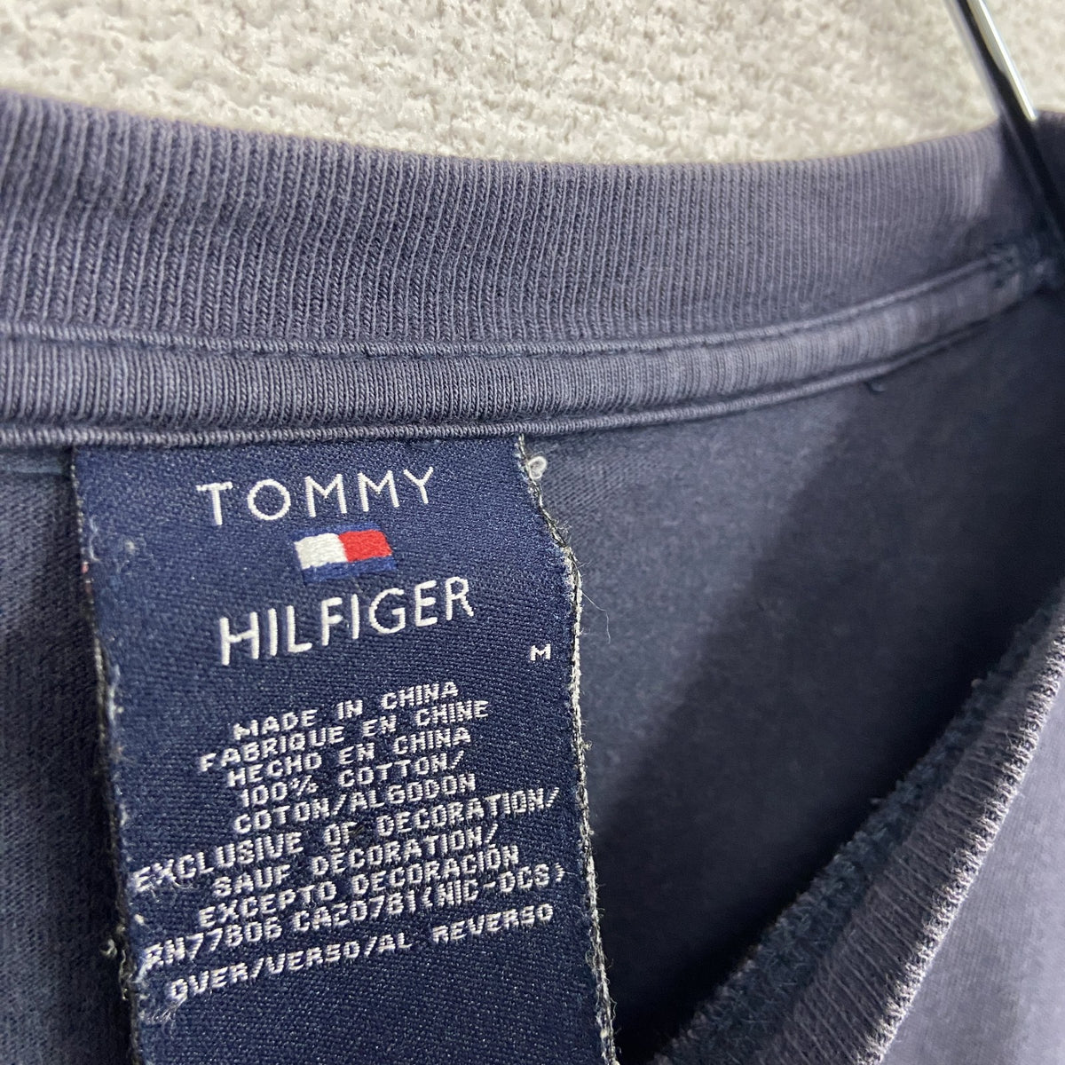 TOMMY HILFIGER　トミーヒルフィガー　半袖フロントロゴTシャツ　フェード　紺　ネイビー　Mサイズ　古着