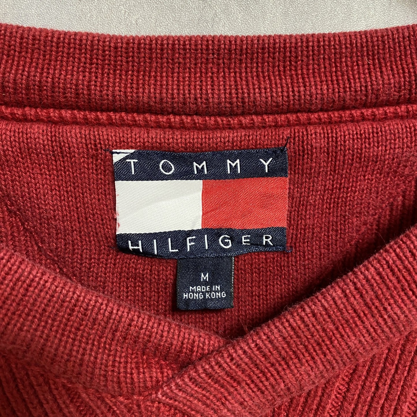 古着 used　TOMMY HILFIGER トミーヒルフィガー　長袖Vネックニット　セーター　赤　レッド　秋冬服　Mサイズ