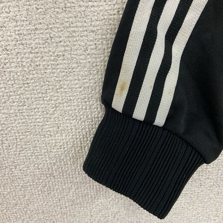 90s　adidas　アディダス　デサント　ジャージセットアップ　トラックジャケット　トラックパンツ　ラグランスリーブ　刺繍ロゴ　パフォーマンスロゴ　スリーストライプス　ヴィンテージ　黒　ブラック　Oサイズ　古着