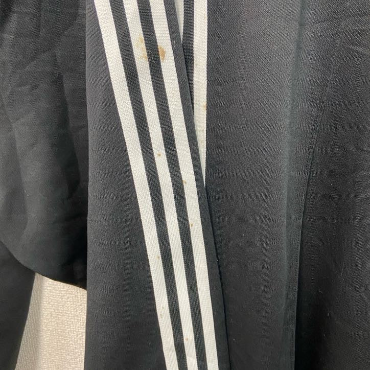 90s　adidas　アディダス　デサント　ジャージセットアップ　トラックジャケット　トラックパンツ　ラグランスリーブ　刺繍ロゴ　パフォーマンスロゴ　スリーストライプス　ヴィンテージ　黒　ブラック　Oサイズ　古着