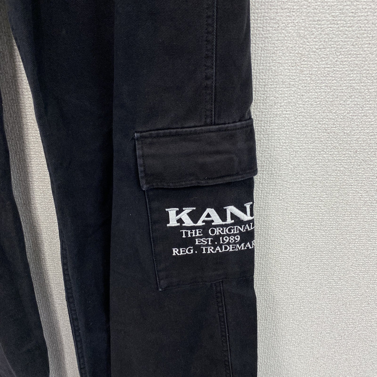 Karl Kani　カールカナイ　カーゴブラックデニムパンツ　刺繍ロゴ　フラップポケット　5つポケット　黒　ブラック　Sサイズ　古着