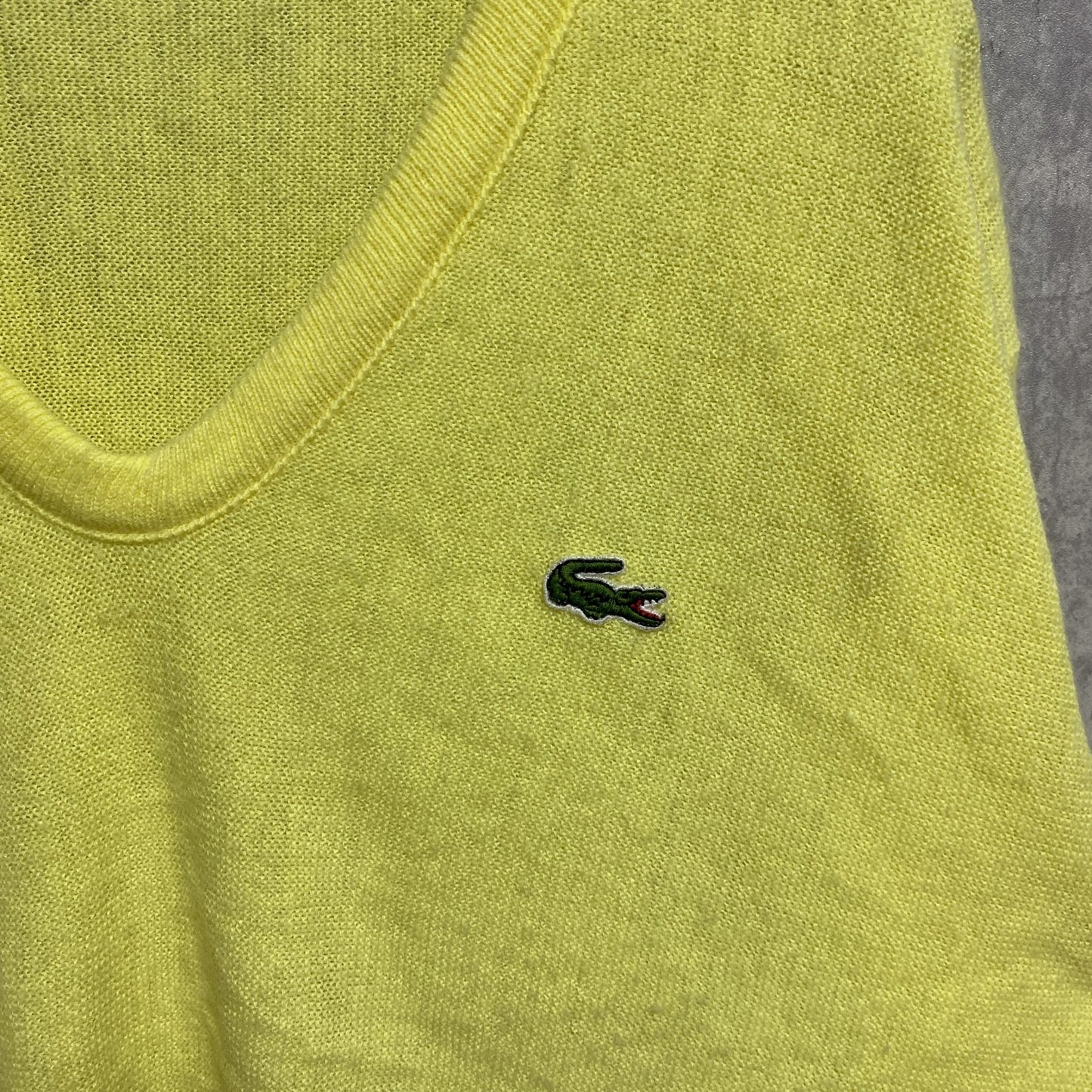 古着 used　IZOD LACOSTE アイゾッドラコステ　70s　長袖Vネックニット　セーター　ワンポイントロゴ刺繍　Lサイズ