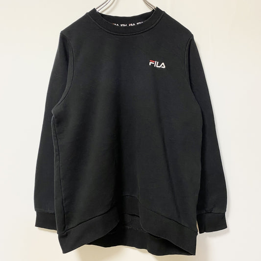 古着 used　FILA フィラ　長袖ワンポイントロゴ刺繡デザインスウェット　トレーナー　クルーネック　黒　Lサイズ