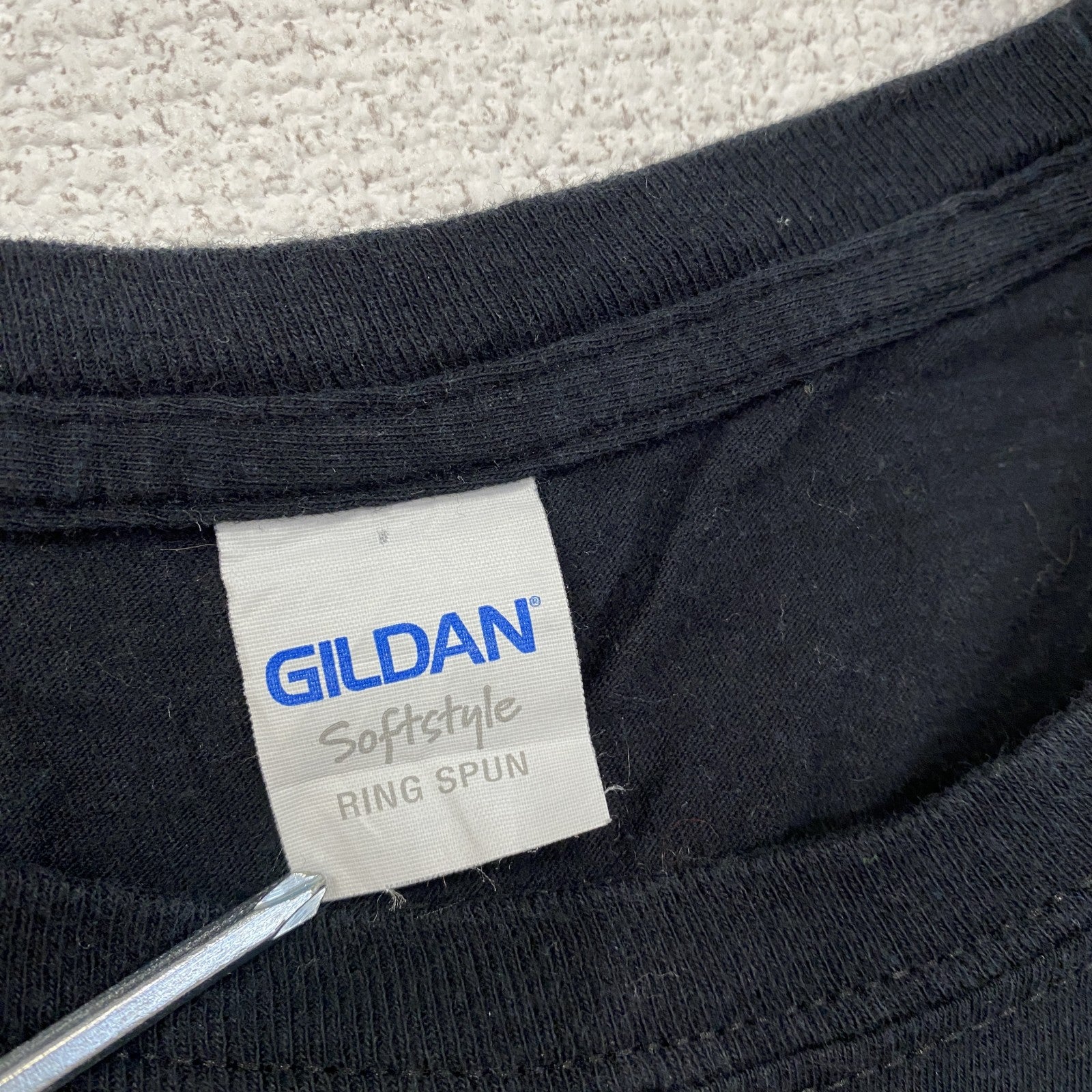 GILDAN　ギルダン　半袖プリントTシャツ　カレッジプリント　ラジオ　4連プリント　英字プリント　黒　ブラック　古着