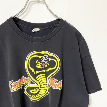 古着 used　ALSTYLE　半袖プリントTシャツ　Netflix　COBRA KAI　黒　クルーネック　春夏服　XLサイズ