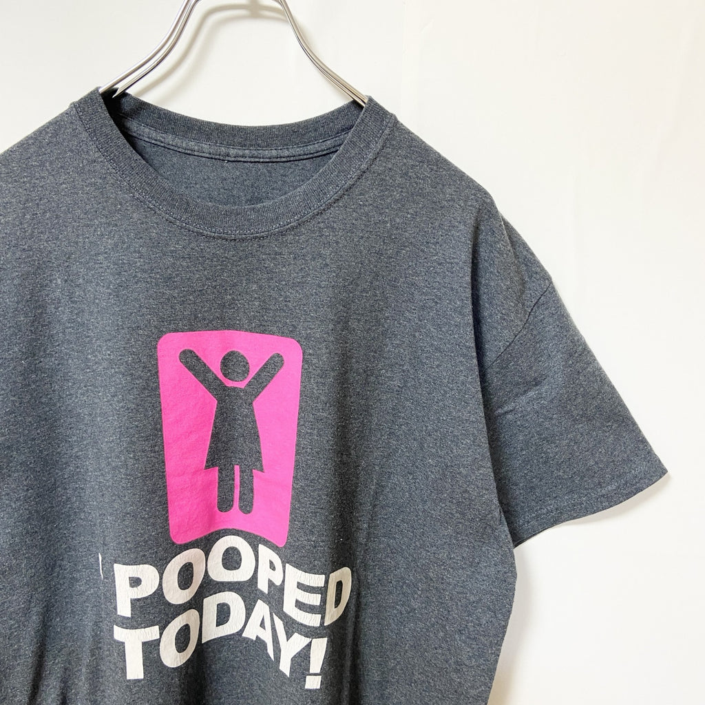 I POOPED TODAY！　半袖プリントTシャツ　グレー　灰色　クルーネック　個性的　おもしろ　ギャグT　Mサイズ　古着