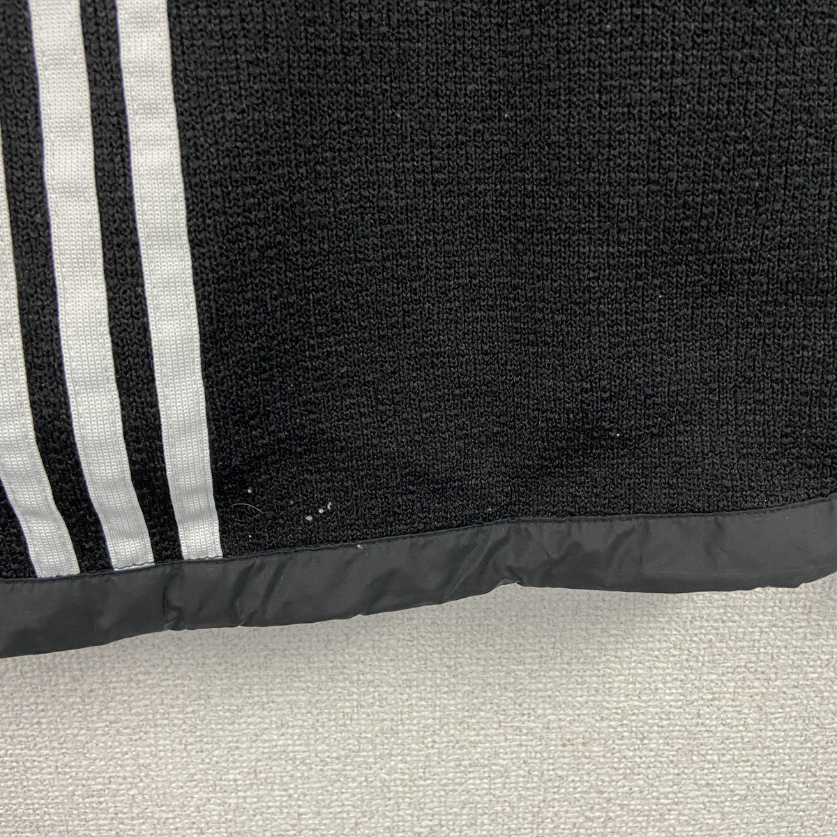 adidas　アディダス　トラックジャケット/ジャージ　パフォーマンスロゴ　刺繍ロゴ　黒　ブラック　Mサイズ スポーツジャケット メンズ ポリエステル 古着