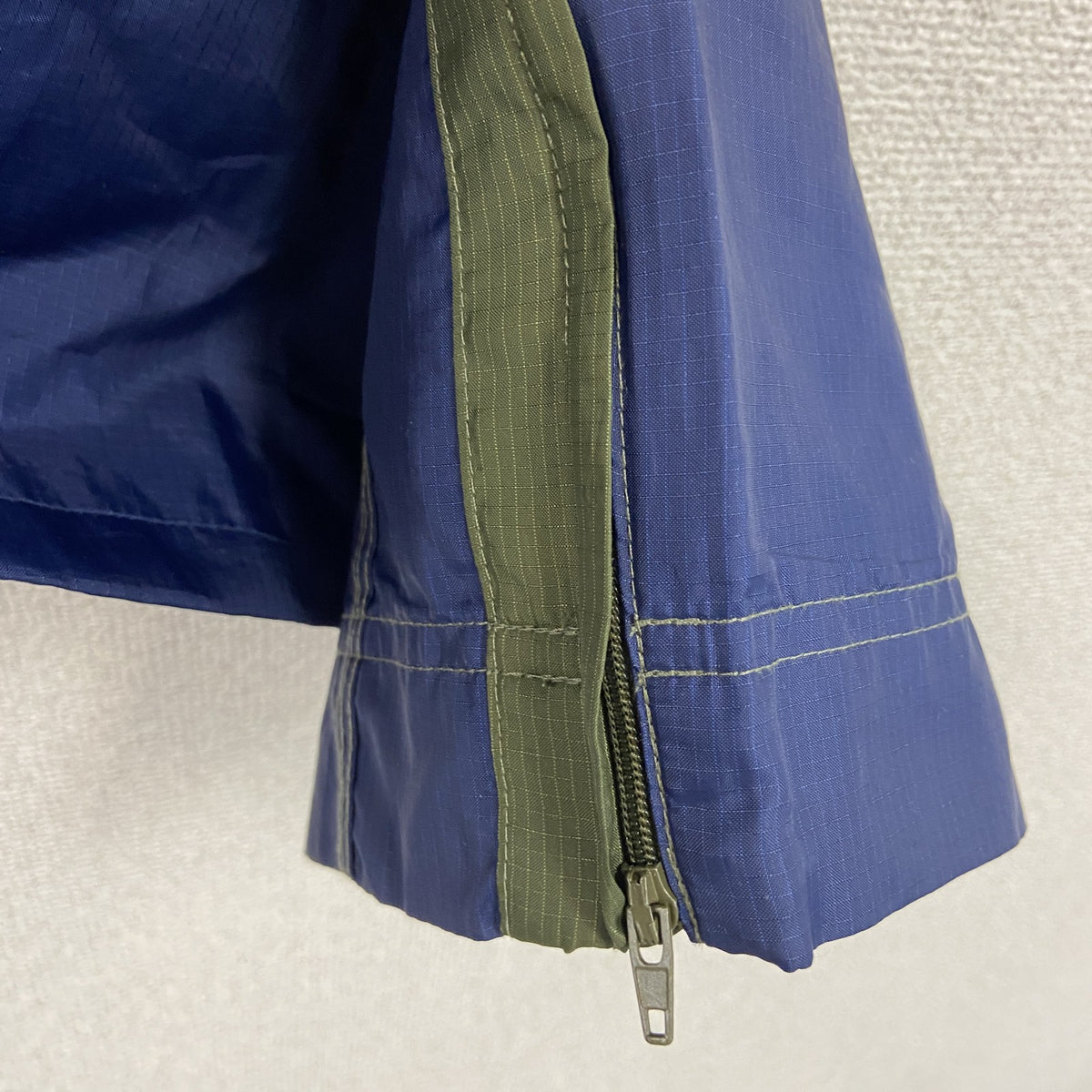 90s　adidas　アディダス　トラックパンツ/ジャージパンツ　リップストップ　パフォーマンスロゴ　ヴィンテージ　紺　ネイビー　Mサイズ　古着