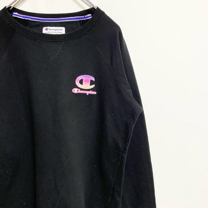 古着 used　Champion　チャンピオン　長袖ワンポイントロゴ刺繡スウェット　トレーナー　黒　ブラック　秋冬服　Lサイズ