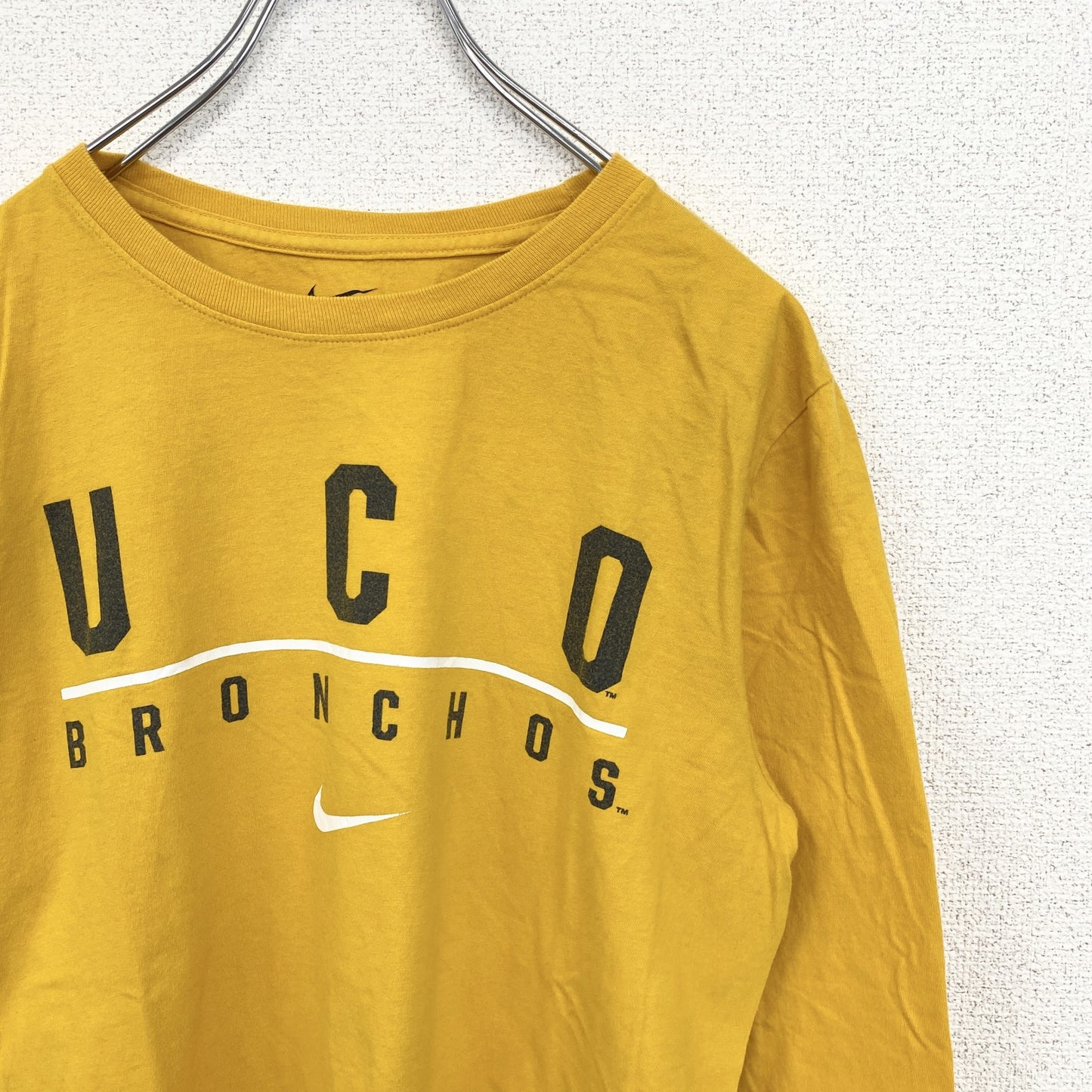 古着 used　THE NIKE TEE　ナイキ　長袖クルーネックプリントTシャツ　ロンT　UCO BRONCHOS　黄色　