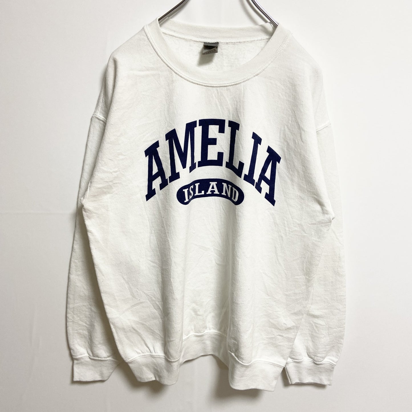 古着 used　GILDAN ギルダン　AMELIA　長袖プリントスウェット　トレーナー　白　クルーネック　Mサイズ