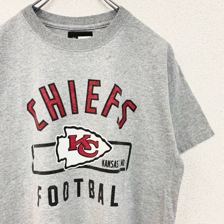 TEAM APPAREL　半袖プリントTシャツ　NFL　アメフト　カンザスティー チーフス　　グレー　灰色　Mサイズ　古着